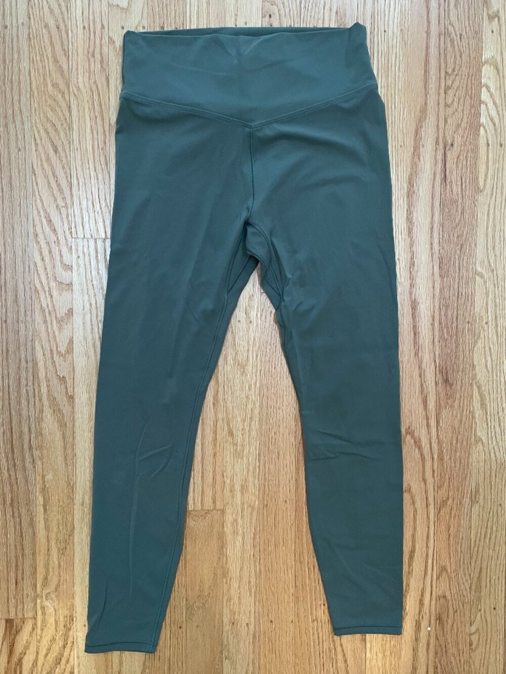 Vuori Size Large Sage Green Leggings